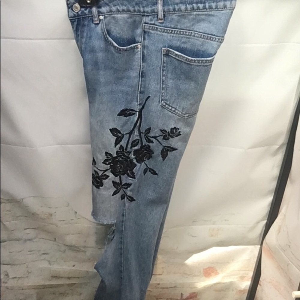 PacSun Floral Embroidered Distressed Denim Mom Jeans Elevated Modern Style - Picture 8 of 10